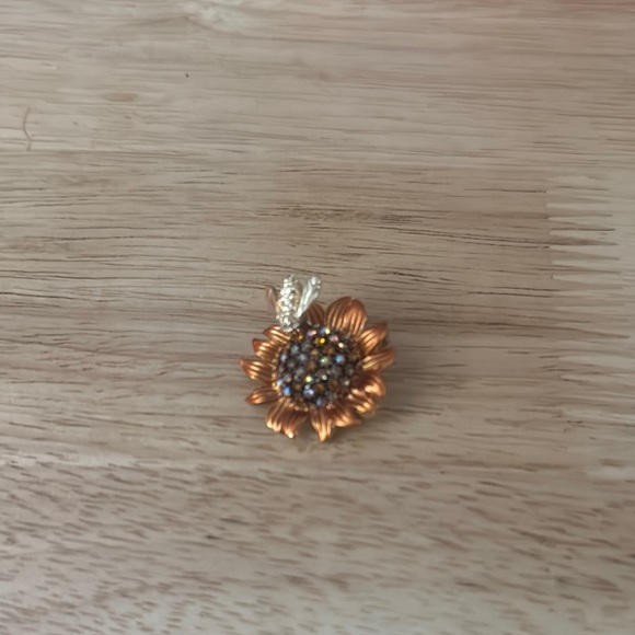 Sunflower & Bee Brooch - Picture 2 of 4